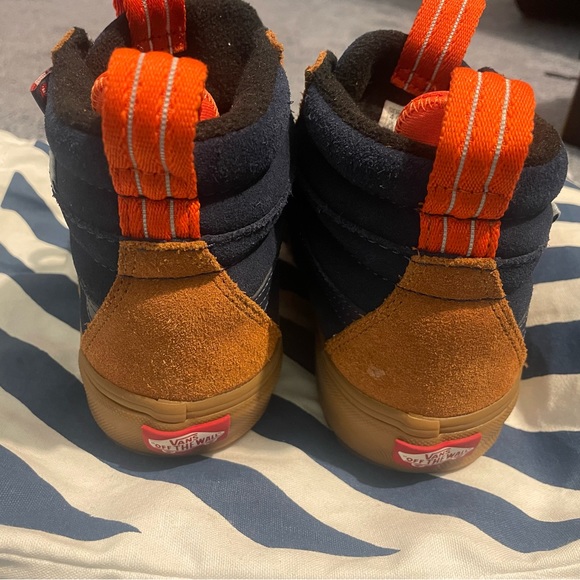 Vans - Picture 6 of 8